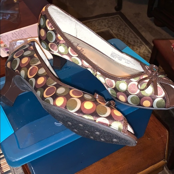 Shoes - Picture 2 of 5